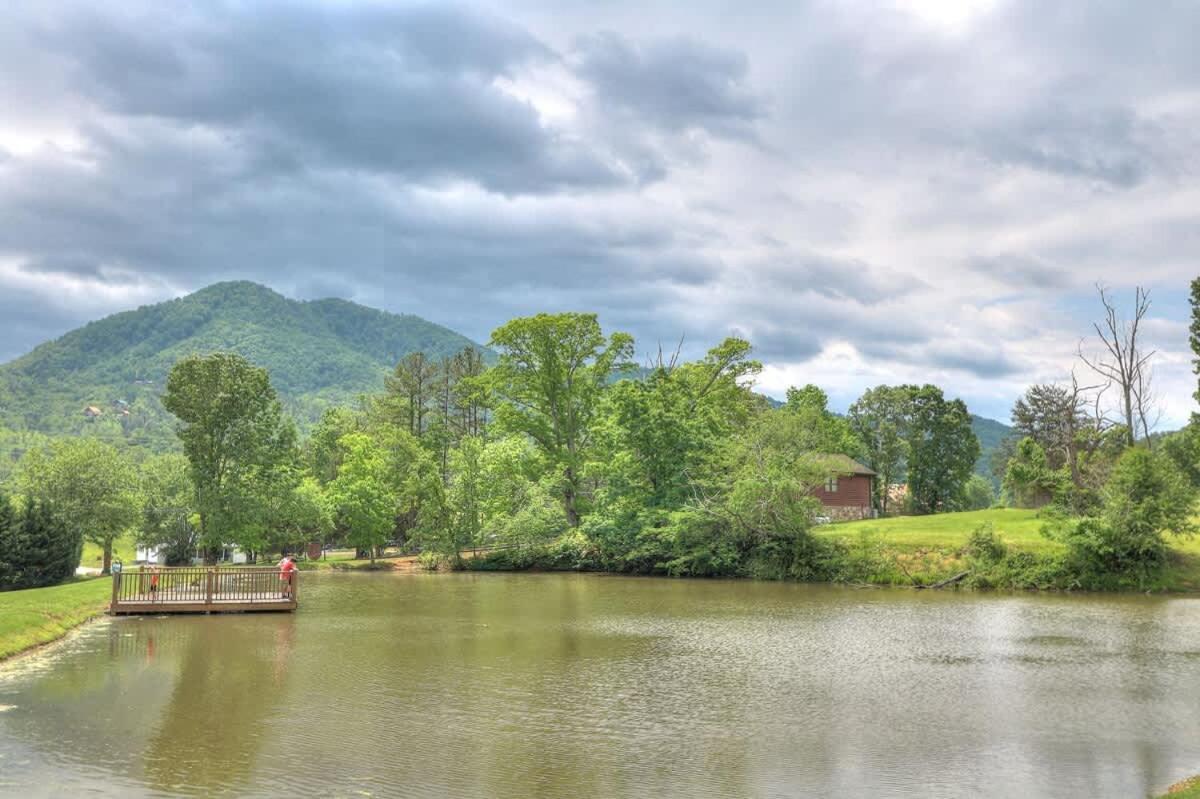 Gorgeous View. Hot Tub. Privacy. Fireplace. Pool & Fishing Access! Sevierville Εξωτερικό φωτογραφία