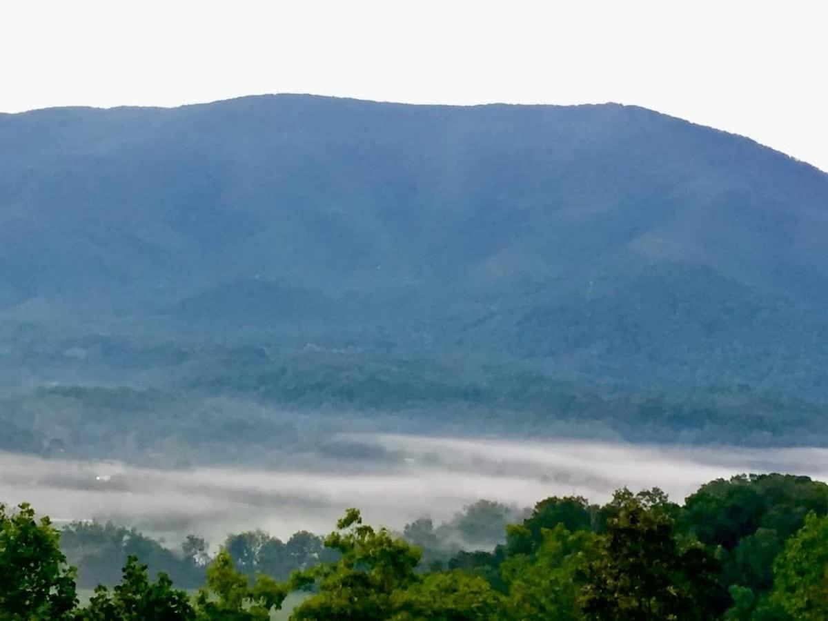 Gorgeous View. Hot Tub. Privacy. Fireplace. Pool & Fishing Access! Sevierville Εξωτερικό φωτογραφία