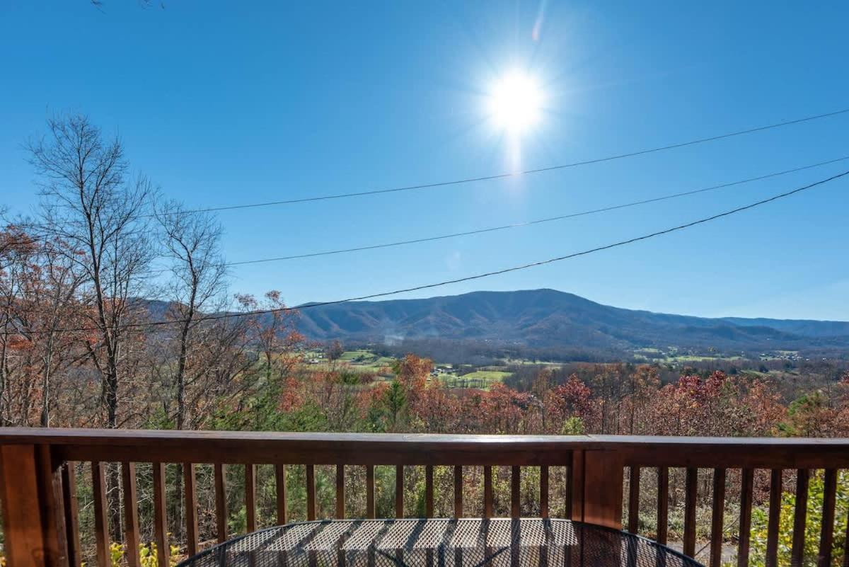Gorgeous View. Hot Tub. Privacy. Fireplace. Pool & Fishing Access! Sevierville Εξωτερικό φωτογραφία